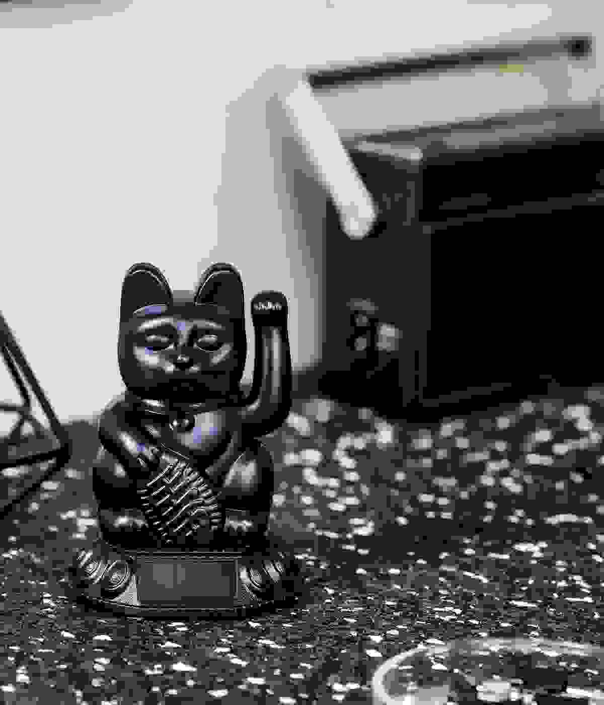 Winkekatze Lucky Cat Solar Black