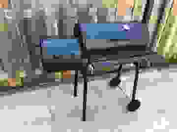 BBQ Grill - Smoker schwarz mit Thermostat mit 3-teiligem BBQ Werkzeugset - Grillfläche 66 x 34 cm