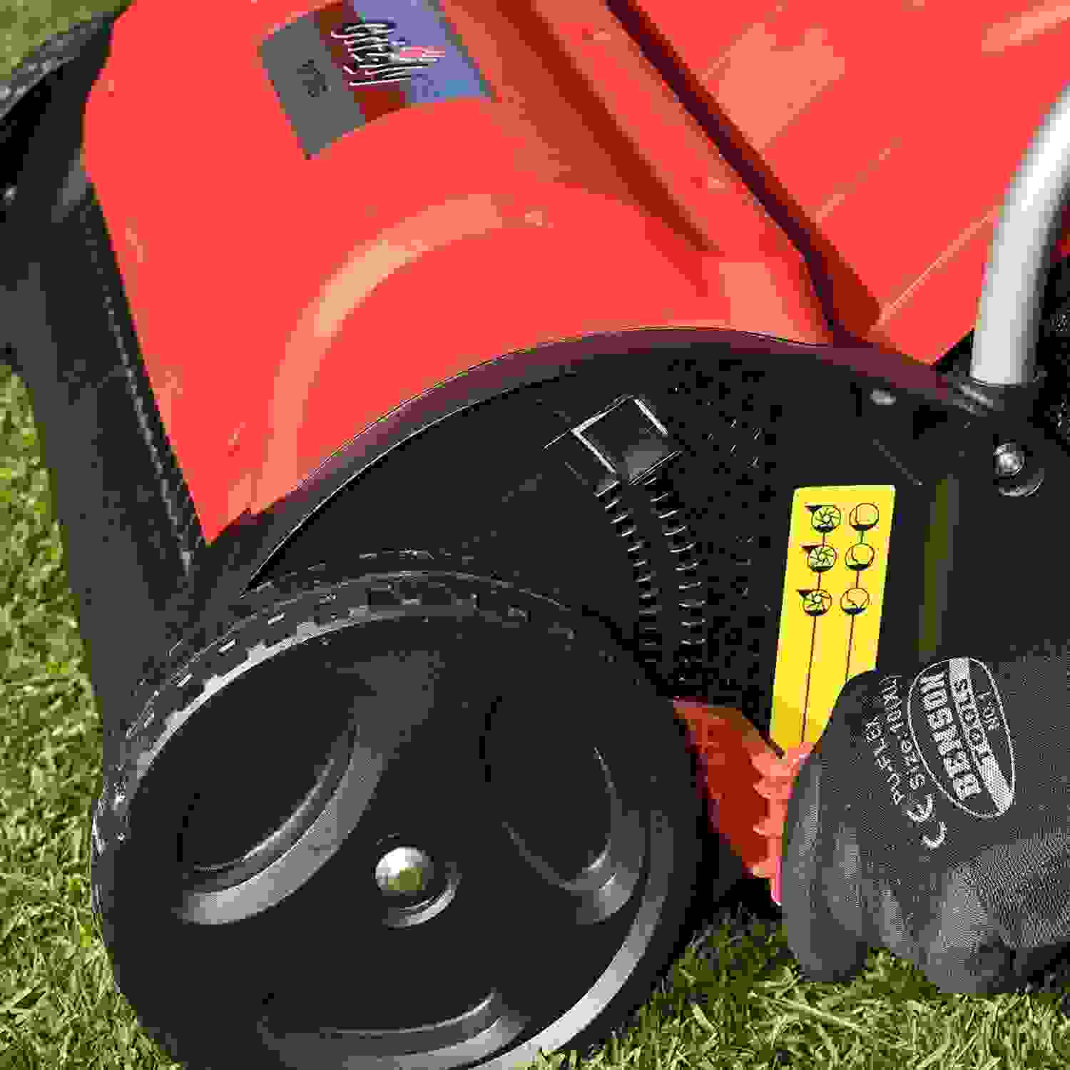 Grizzly Tools Elektro-Vertikutierer EV 3112 - Für die Gartenpflege - Rot