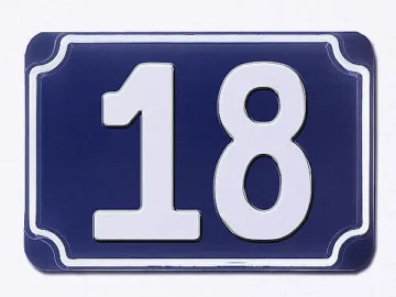 Blaue geprägte zweistellige Hausnummer 18