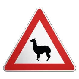 Dreieckiges Verkehrsschild mit Motiv Lama 1