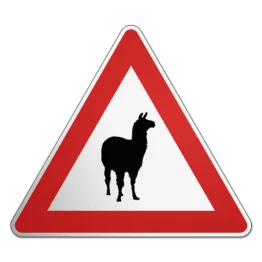 Dreieckiges Verkehrsschild mit Motiv Lama 2