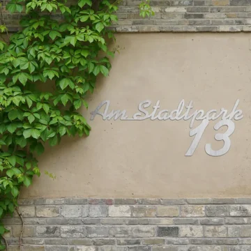 Edelstahl Hausnummer mit Straßenname Typ 9 | 346 mm hoch bis 11 Buchstaben