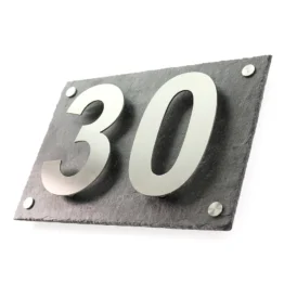 Edelstahlhausnummer auf Schiefer 300 x 200 mm