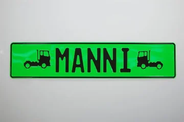 LKW Namensschild neongrün mit Wunschname und Symbol