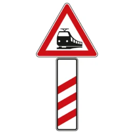Verkehrszeichen StVO - Verkehrsschild Bahnübergang mit dreistreifiger Bake